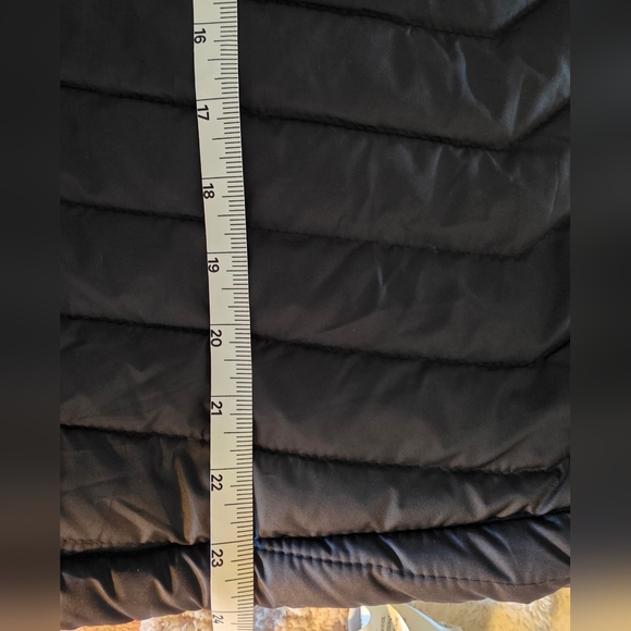 Columbia Women's Black Puffer Vest - Picture 10 of 12